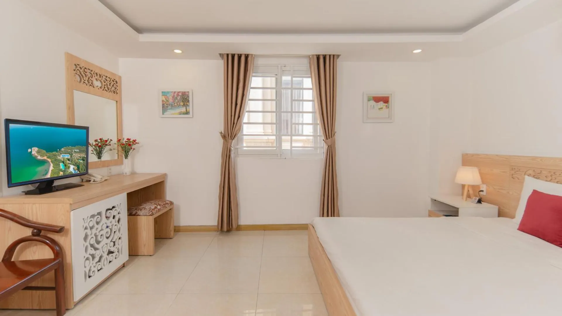 Nang Vang Hotel Nha Trang 2*,